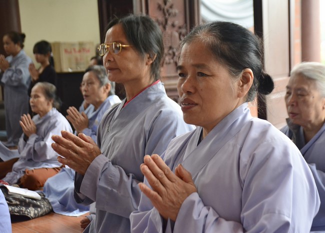 The Eight Precept Retreat  at Tay Khanh pagoda, Thai Binh